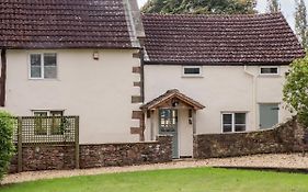 1 White House Cottages